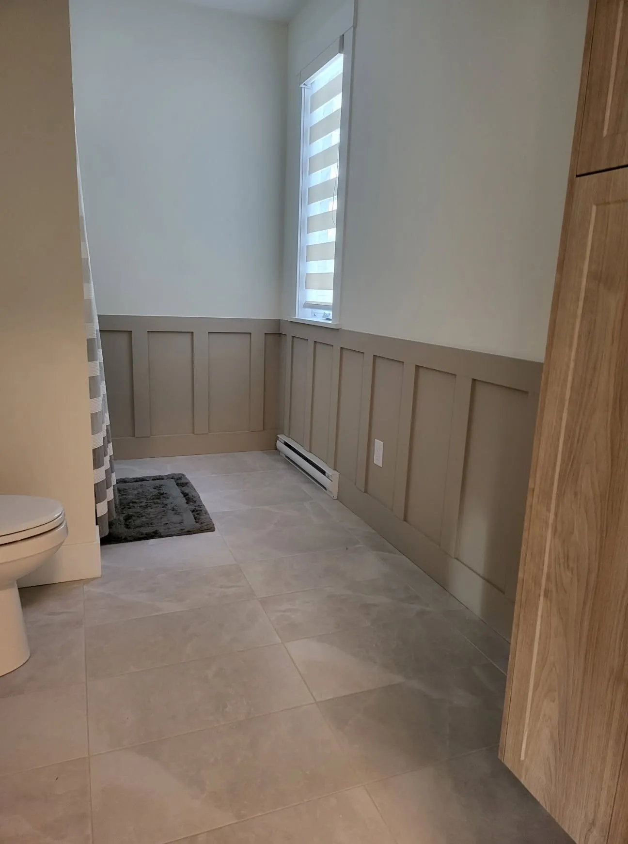 Wainscoting and a wood-panelled wall in a washroom